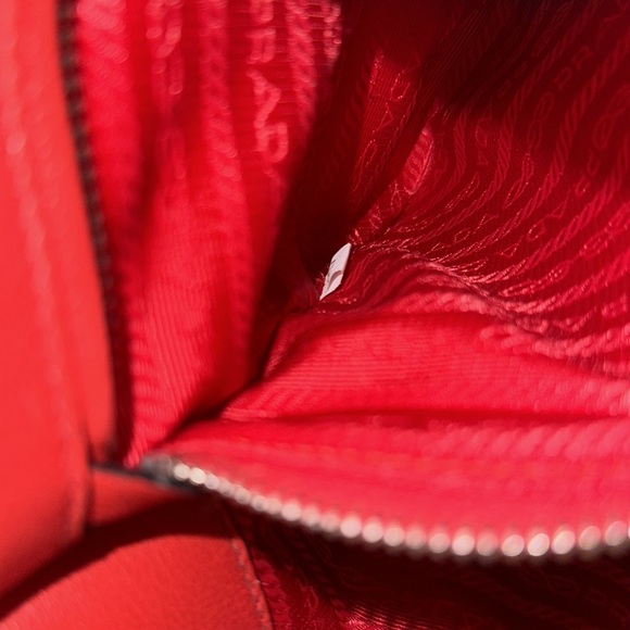 Authentic Prada glacé calf twin pocket double handle crossbody purse - Picture 10 of 11